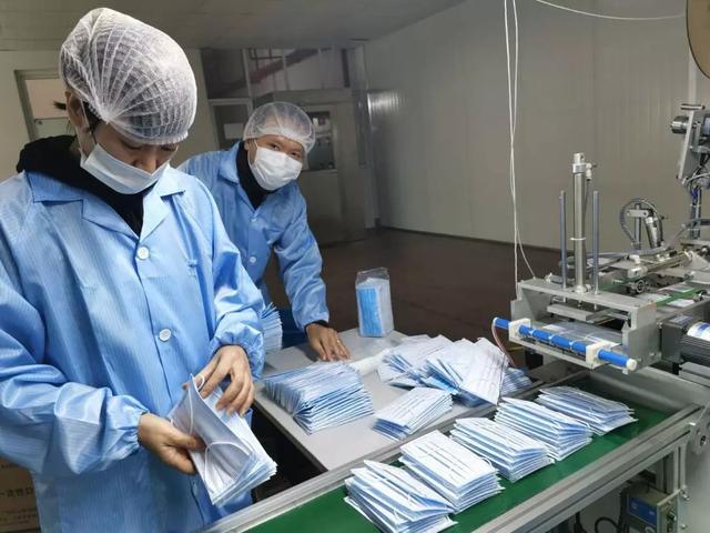 闵行夫妇囤30万只口罩，春节前全数捐赠——一座城市的温度在疫情中升腾
